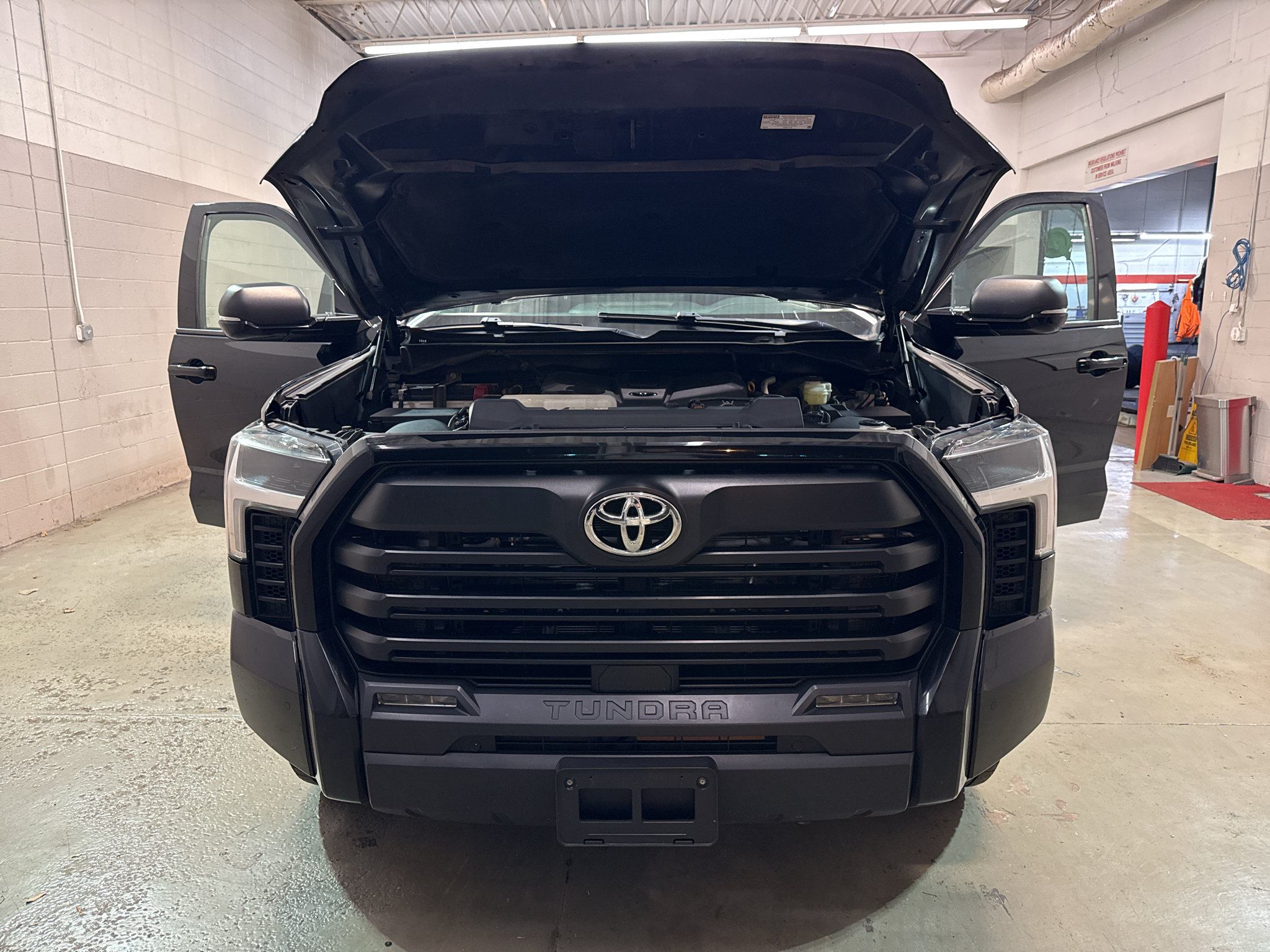 Used 2022 Toyota Tundra SR5 w/ SR5 Premium Package AWD/4WD image 10