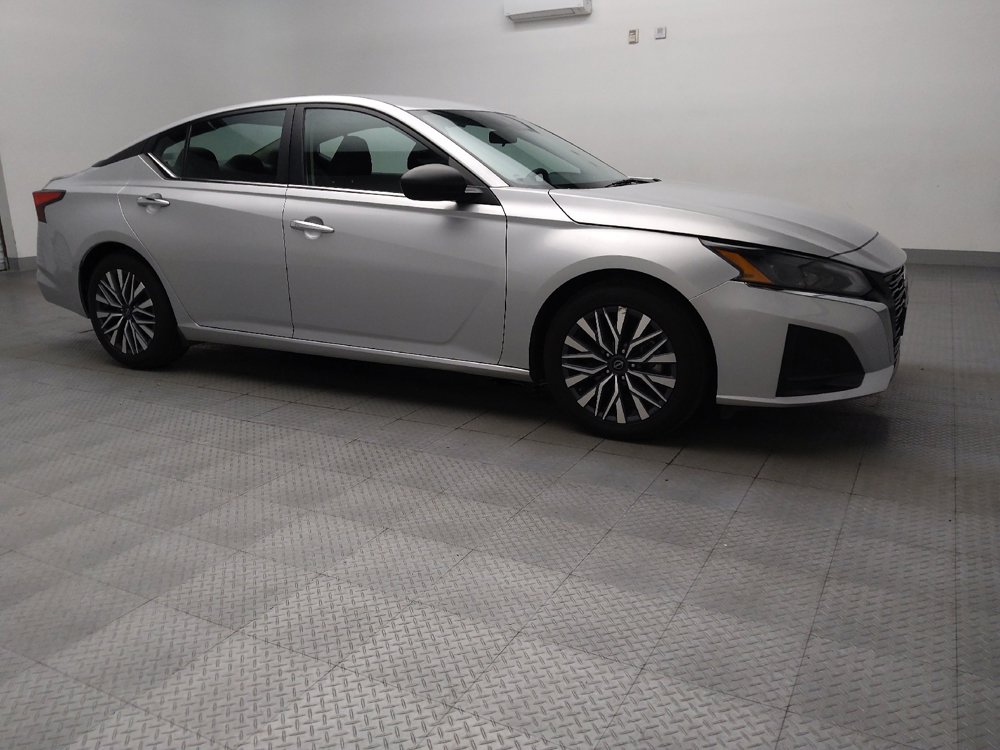 Used 2024 Nissan Altima 2.5 SV image 11