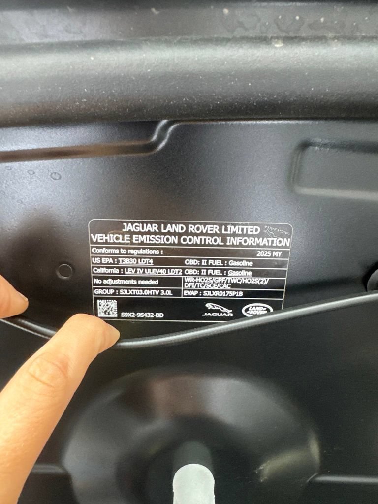 Certified 2025 Land Rover Range Rover Sport SE AWD/4WD image 9