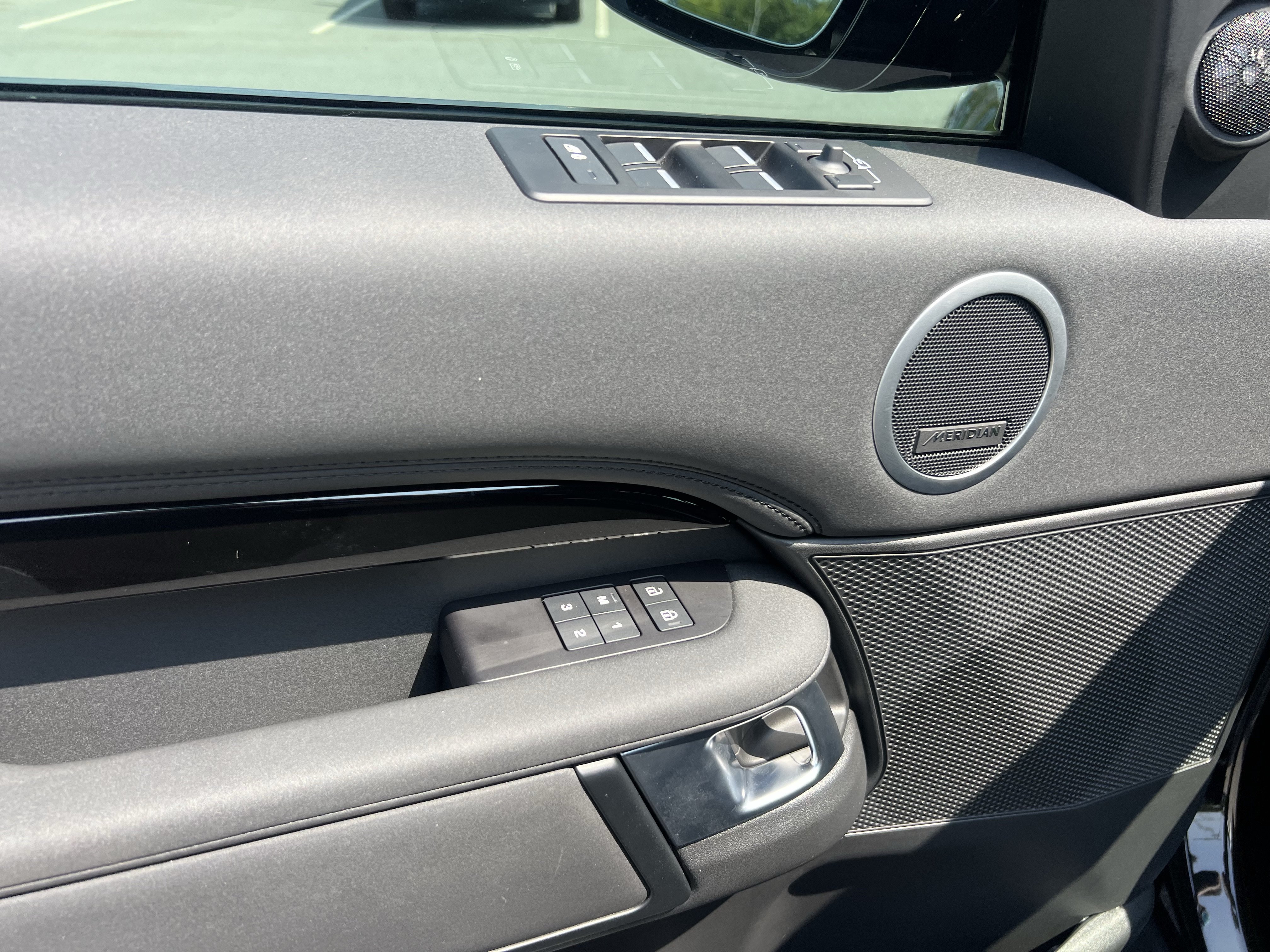Certified 2025 Land Rover Discovery S AWD/4WD image 16