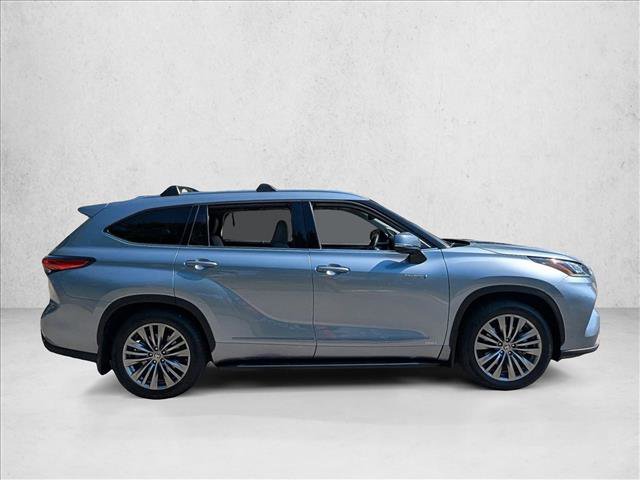 Used 2021 Toyota Highlander Platinum AWD/4WD image 4