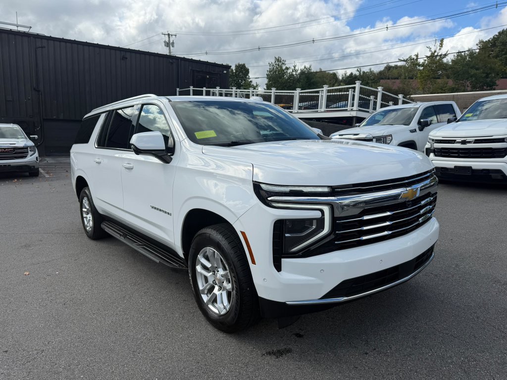 Used 2025 Chevrolet Suburban LT AWD/4WD image 6
