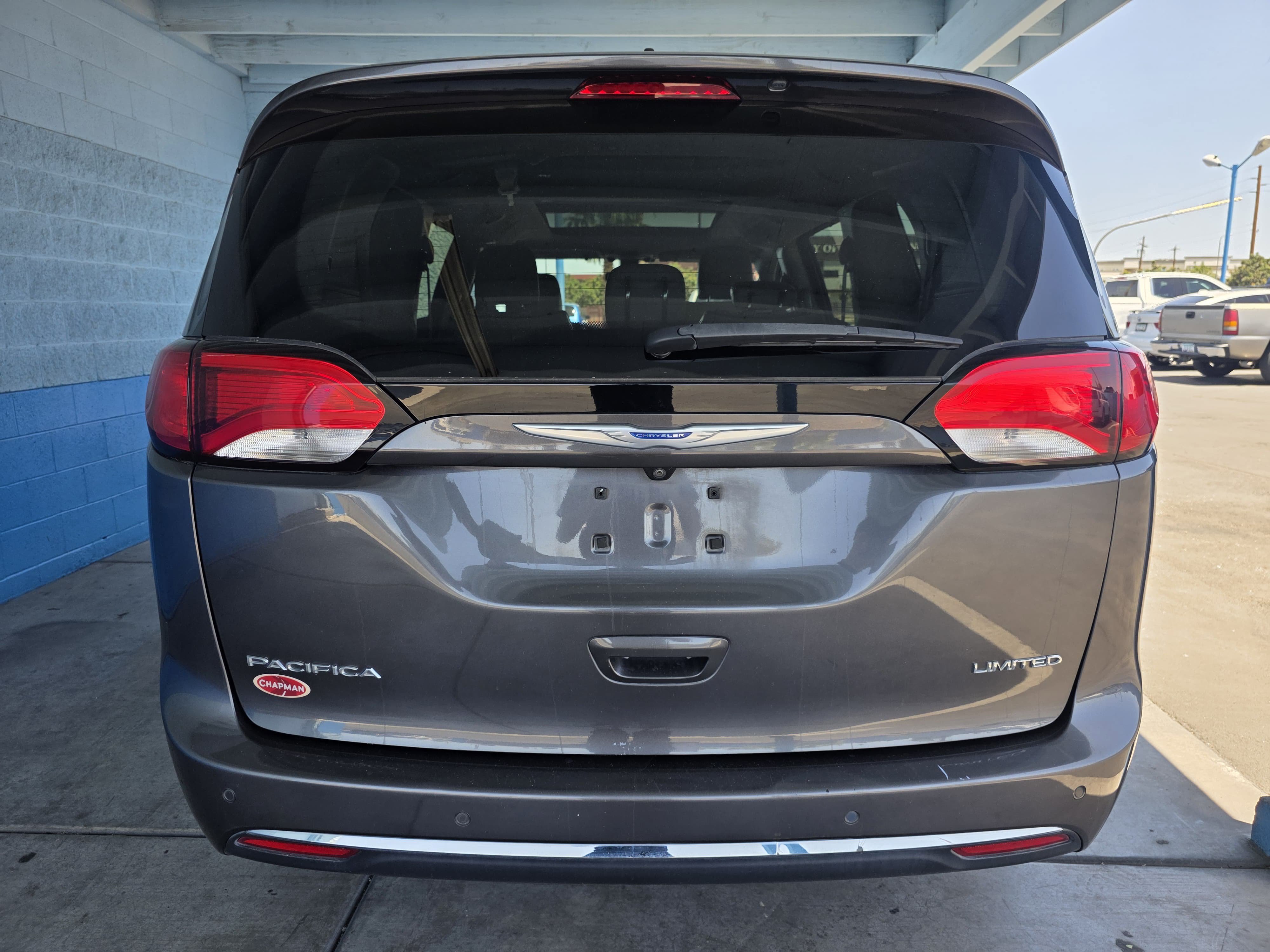 Used 2020 Chrysler Pacifica Limited FWD image 4