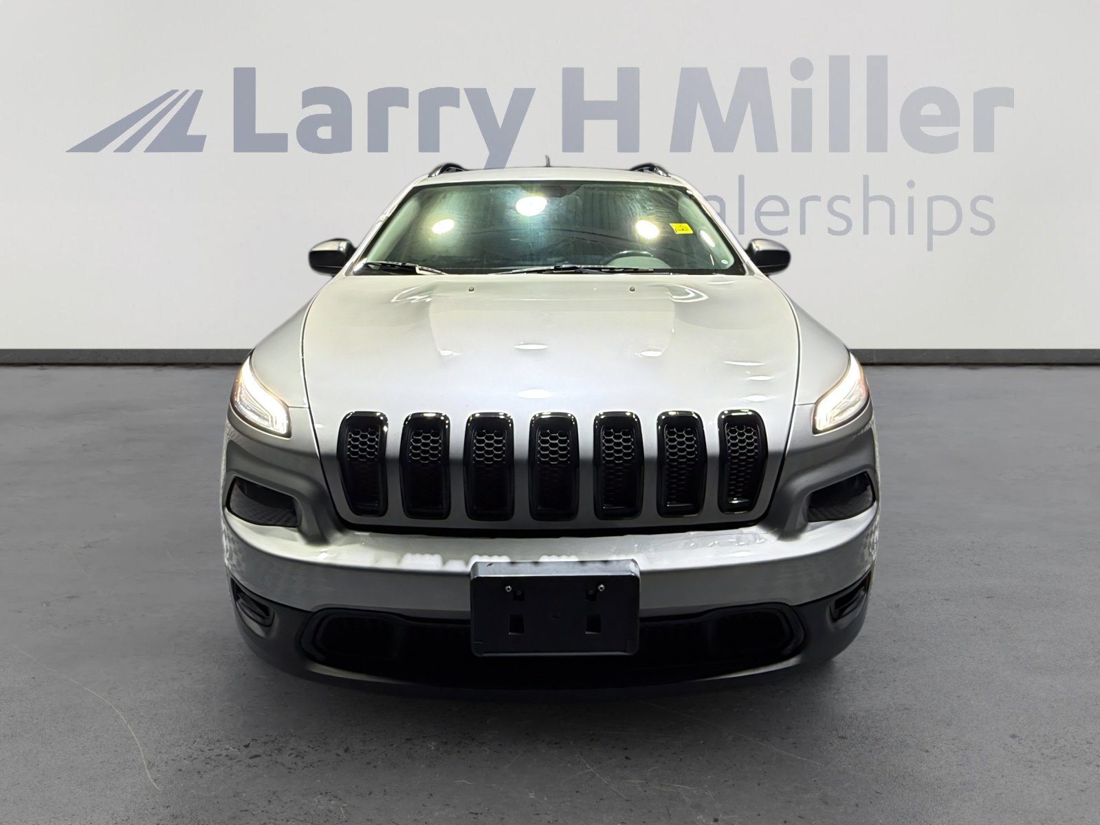 Used 2017 Jeep Cherokee Sport AWD/4WD image 8