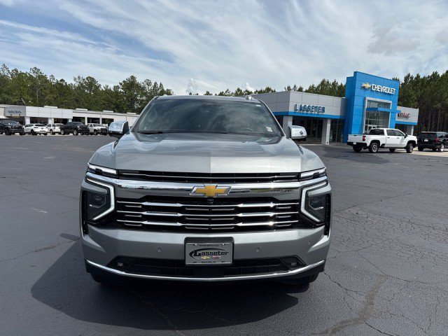 Used 2025 Chevrolet Suburban Premier RWD image 8
