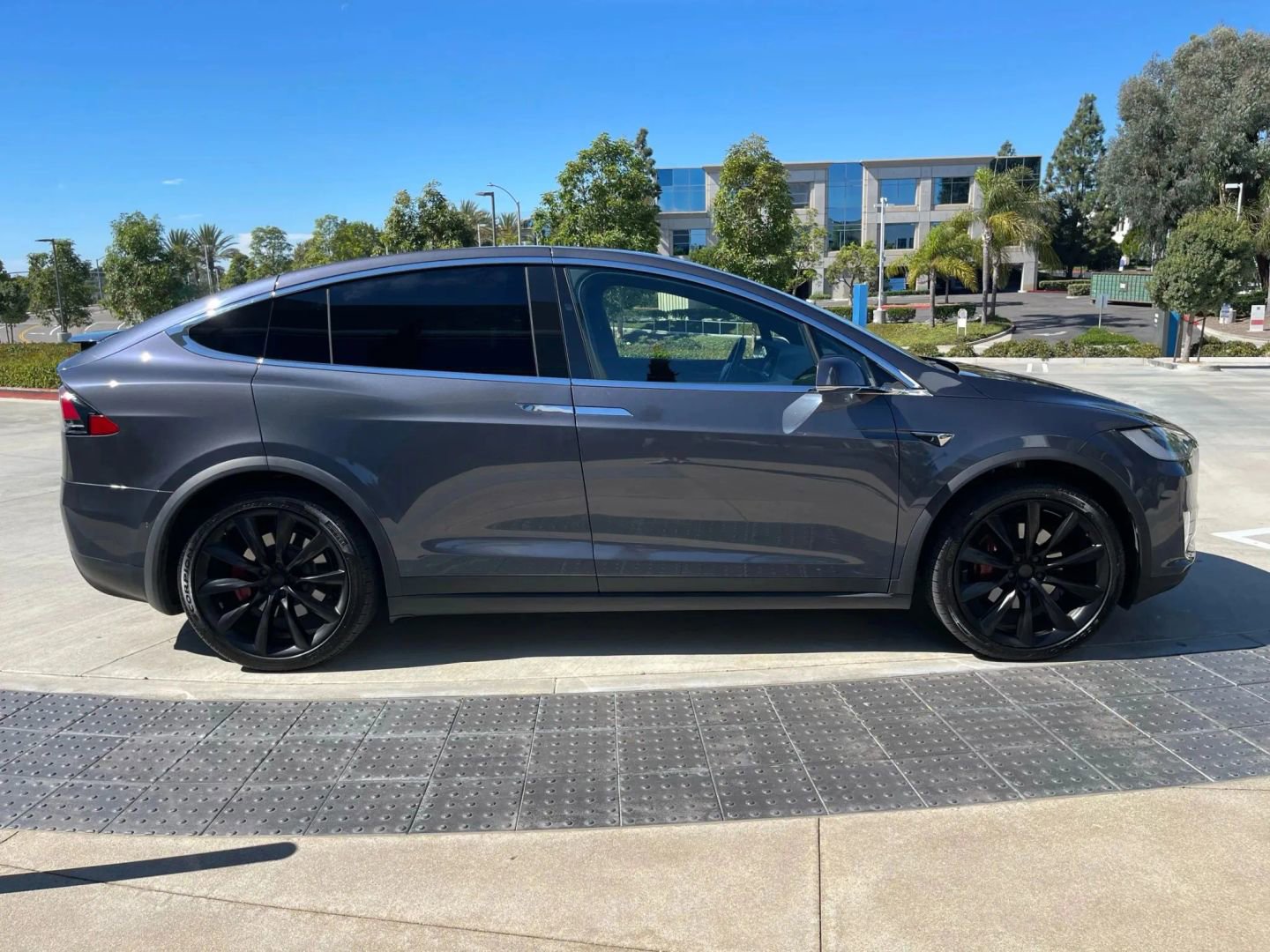 Used 2020 Tesla Model X Long Range AWD/4WD image 9