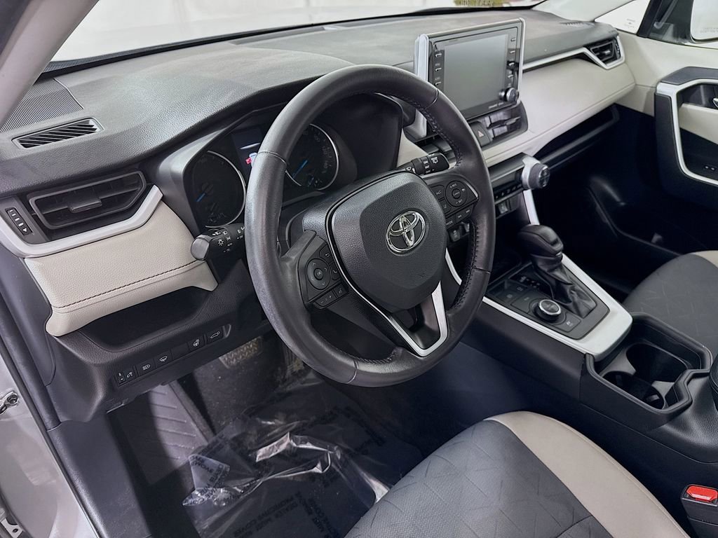 Certified 2021 Toyota RAV4 XLE w/ Convenience Package image 18