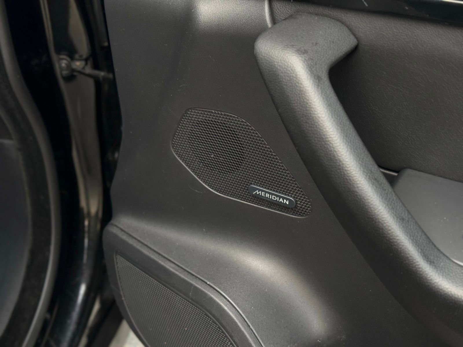 Used 2018 Jaguar F-PACE Premium image 14