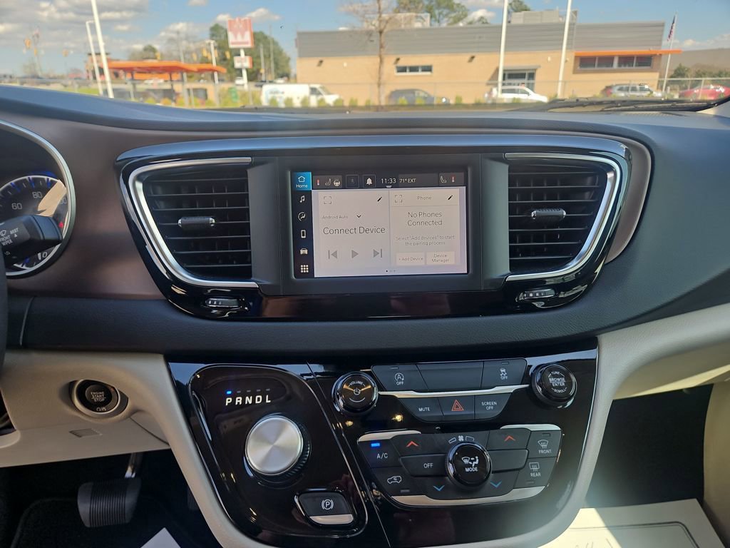 Used 2024 Chrysler Voyager LX image 23