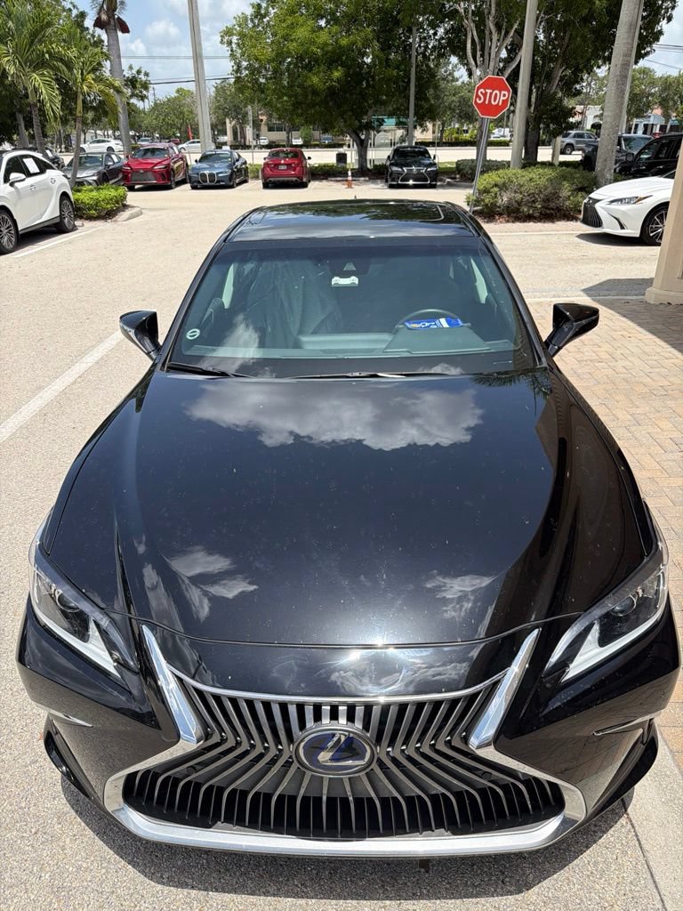 Used 2019 Lexus ES 300h w/ Premium Package FWD image 3
