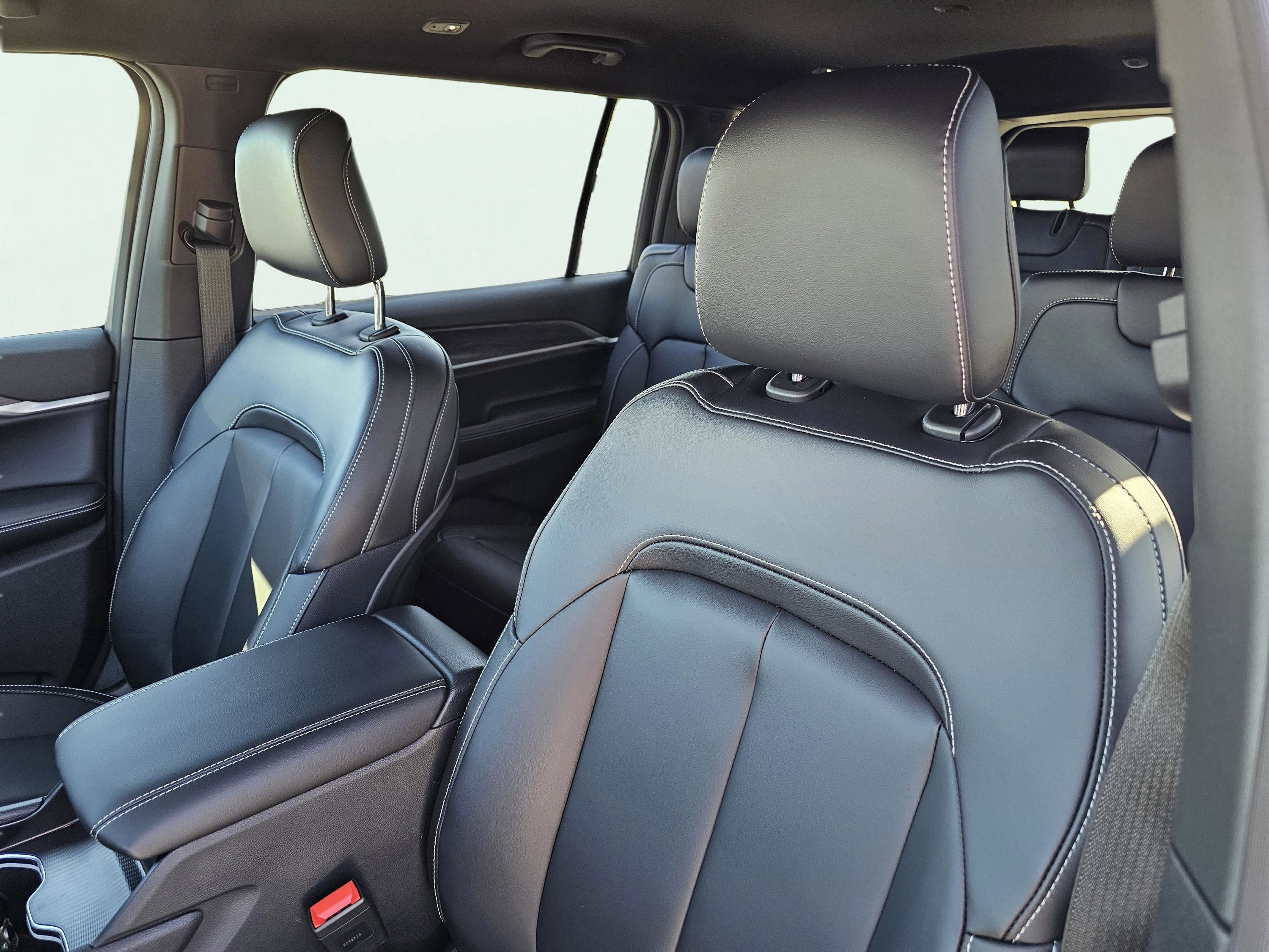 New 2025 Jeep Grand Cherokee L Limited w/ Black Appearance Package image 18