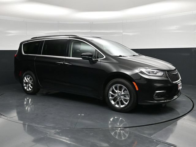 Certified 2022 Chrysler Pacifica Touring-L AWD/4WD image 3