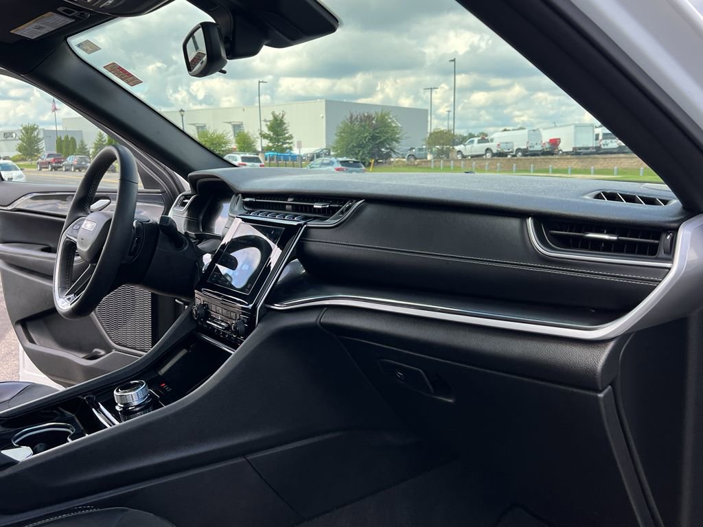 Used 2023 Jeep Grand Cherokee L Laredo image 29