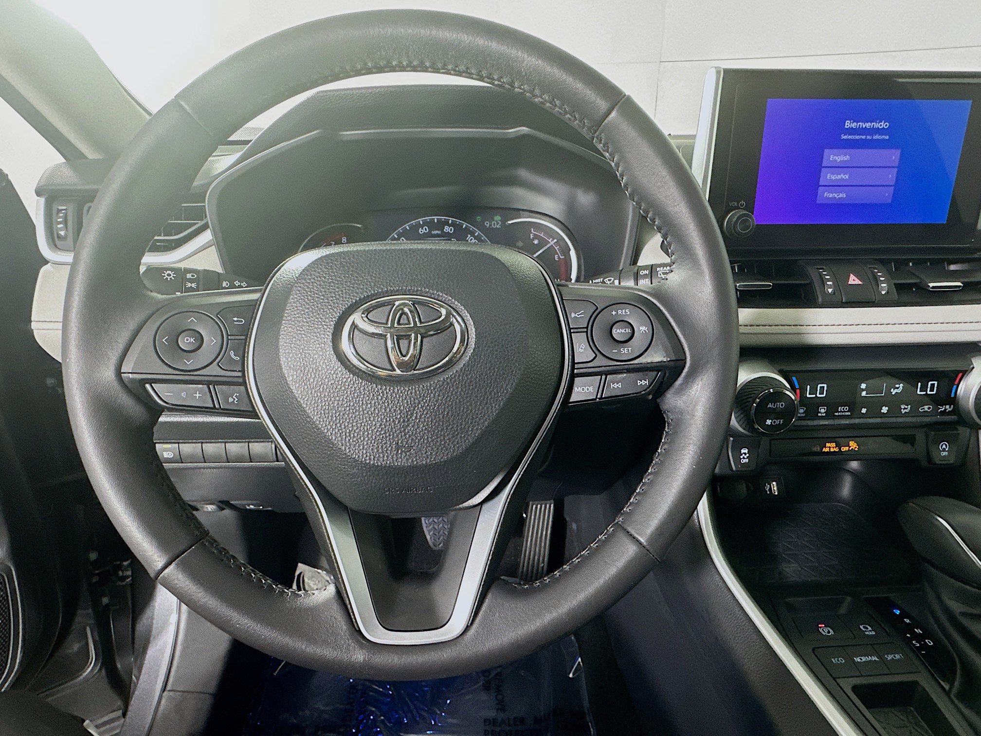 Used 2023 Toyota RAV4 XLE Premium image 15