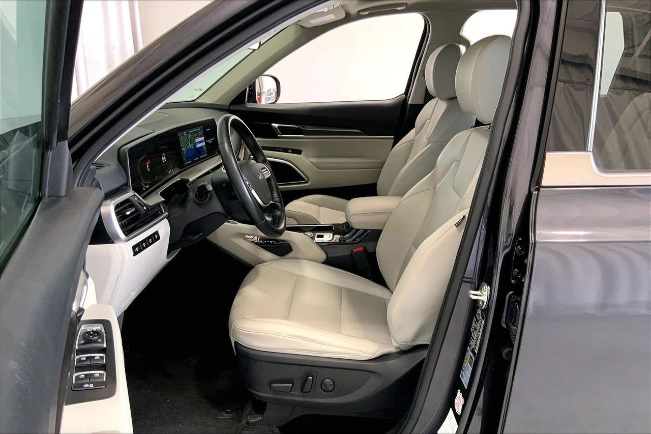 Used 2025 Kia Telluride S FWD image 15