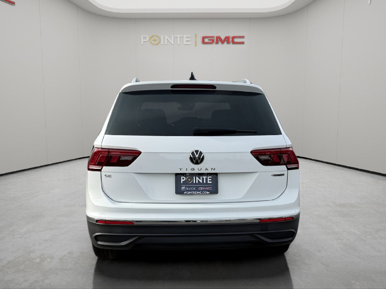 Used 2024 Volkswagen Tiguan SE AWD/4WD image 4