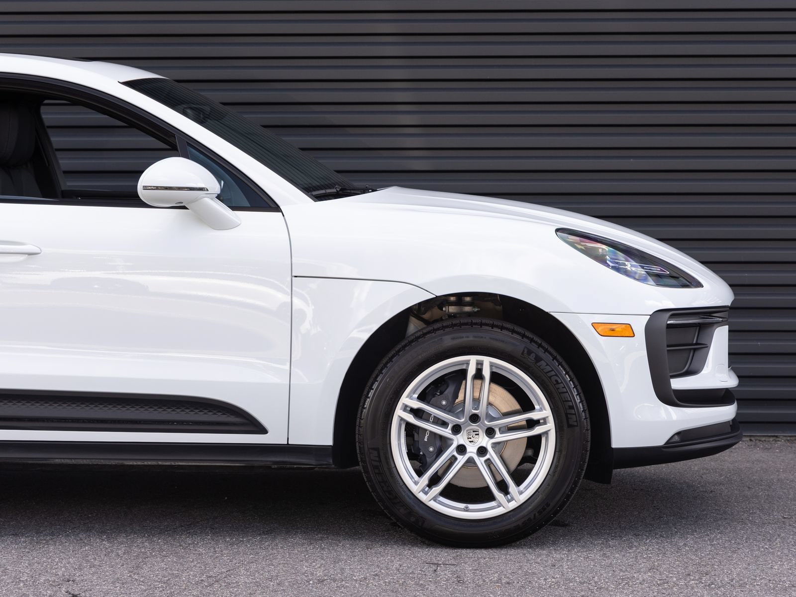 Certified 2026 Porsche Macan AWD/4WD image 9