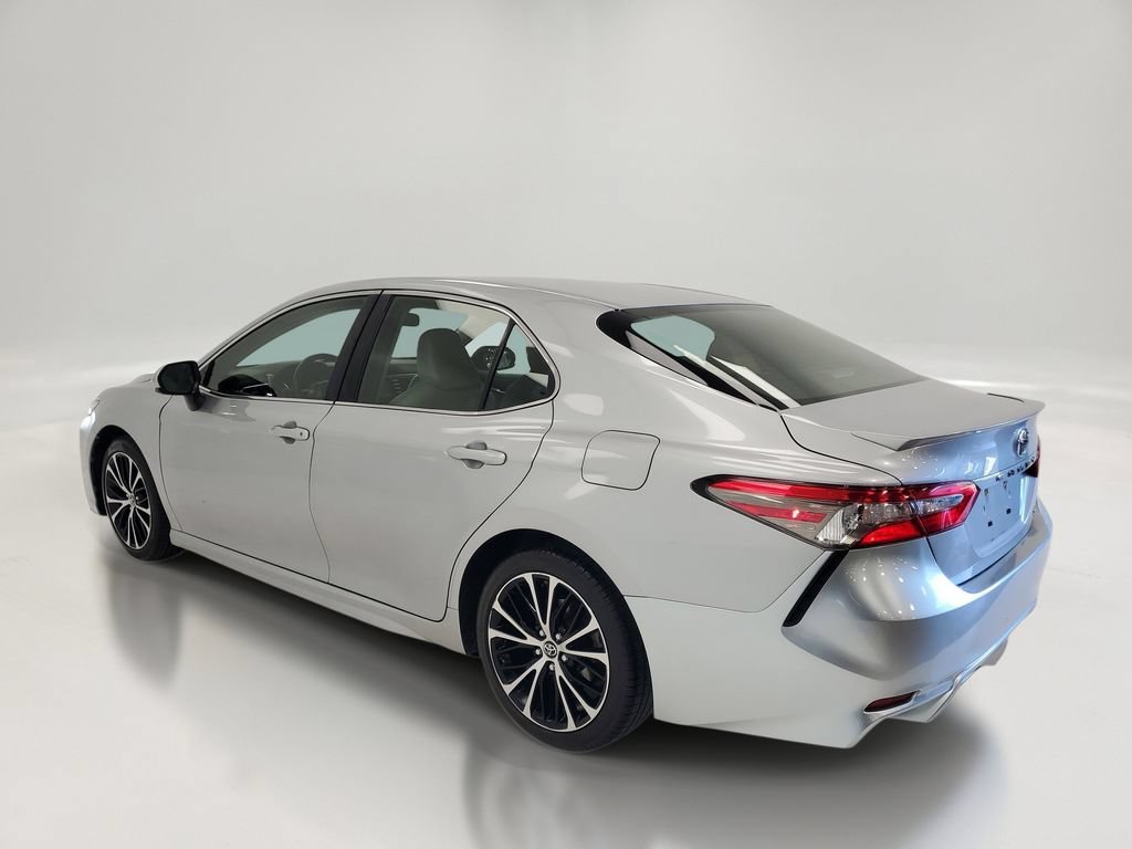 Used 2018 Toyota Camry SE FWD image 4