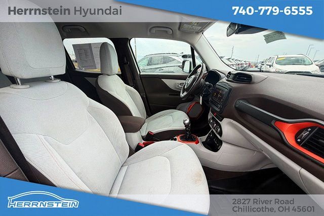 Used 2015 Jeep Renegade Latitude w/ Cold Weather Group image 26