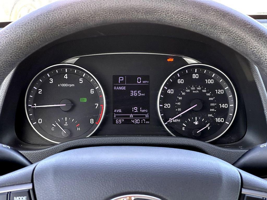 Used 2017 Hyundai Elantra SE image 23