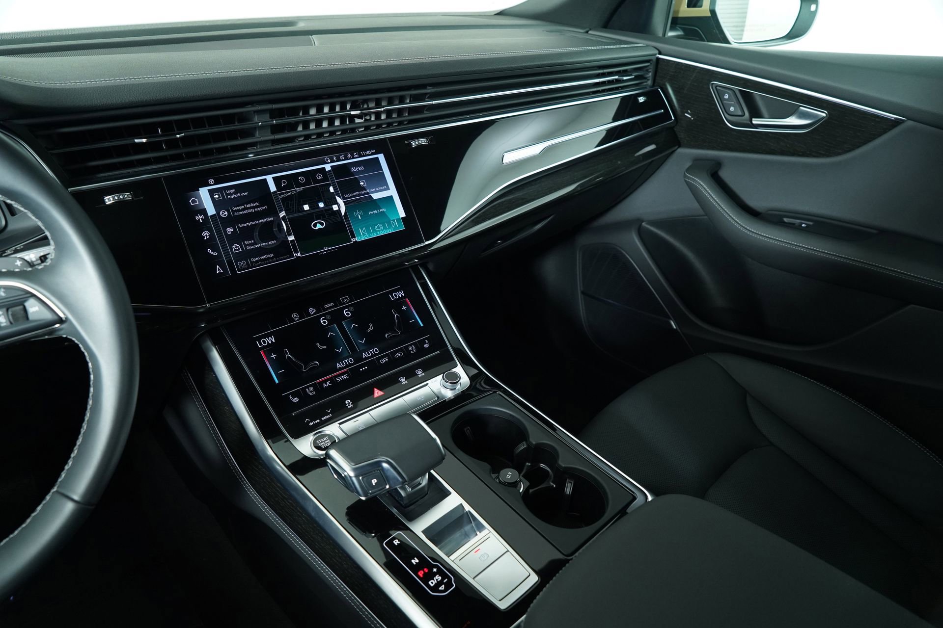 Certified 2025 Audi Q8 Premium Plus w/ Premium Plus Package AWD/4WD image 34