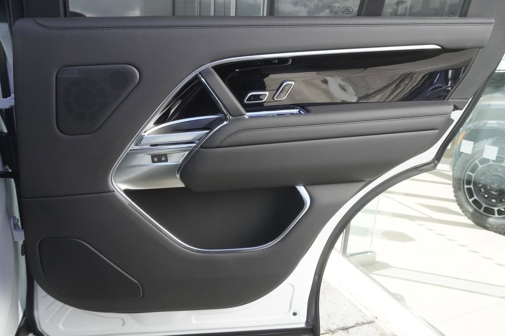 New 2026 Land Rover Range Rover Long Wheelbase SE image 25