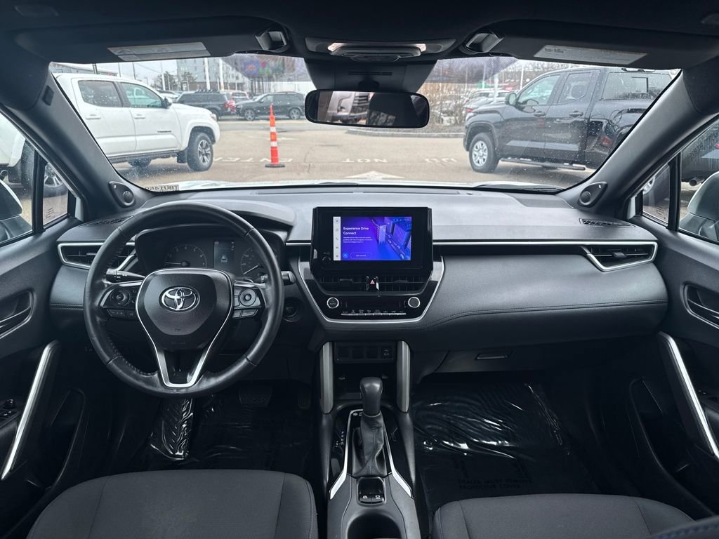 Used 2024 Toyota Corolla Cross SE w/ Moonroof Package image 12