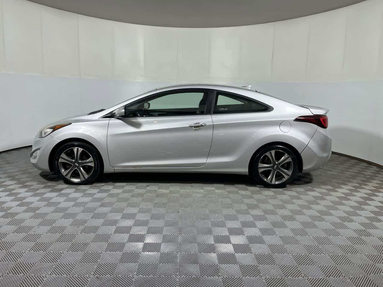 Used 2014 Hyundai Elantra w/ Option Group 2 FWD image 5