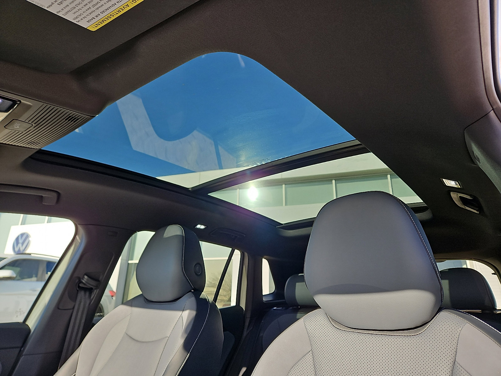 Certified 2025 Volkswagen Tiguan SE R-Line image 12