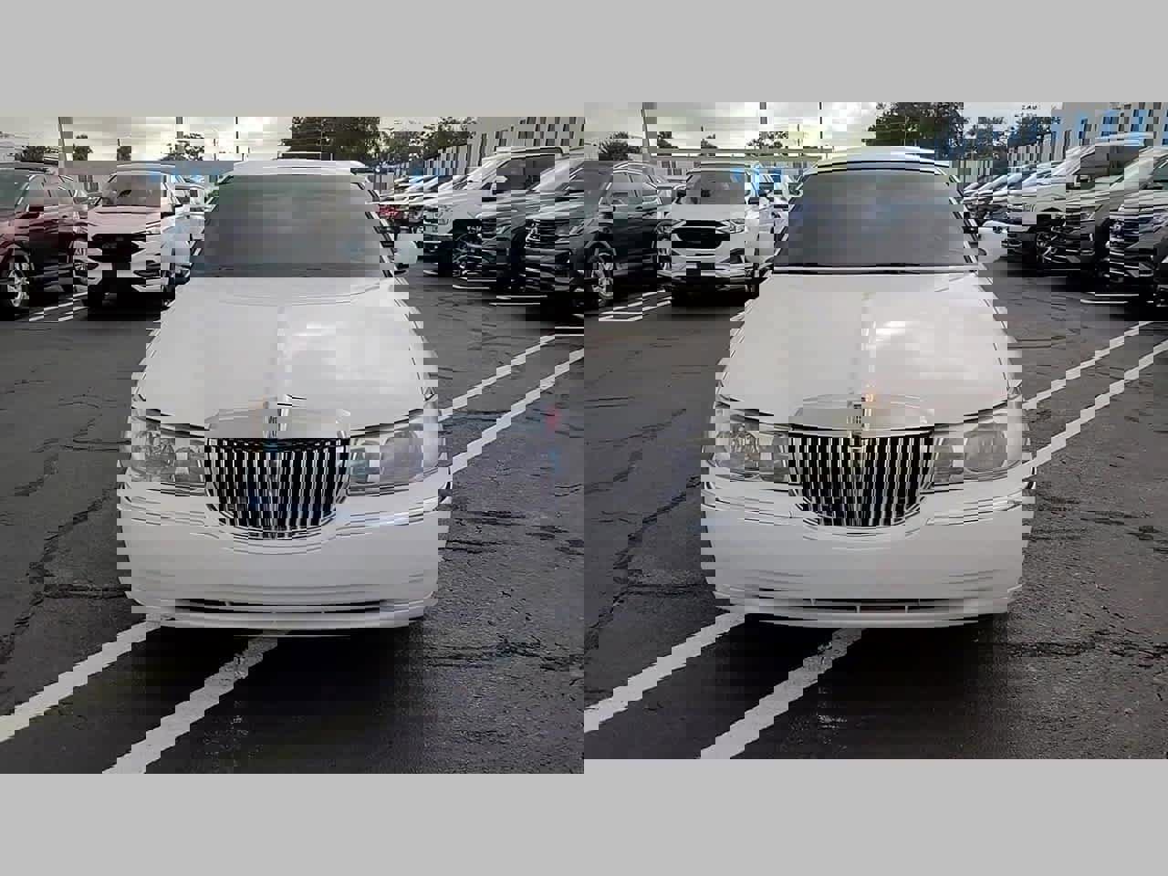 Used 2001 Lincoln Town Car Executive image 32