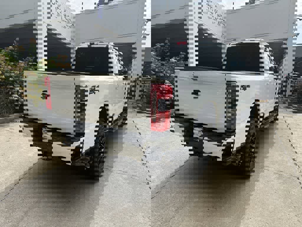 Used 2024 Ford F250 Lariat w/ Black Appearance Package image 13