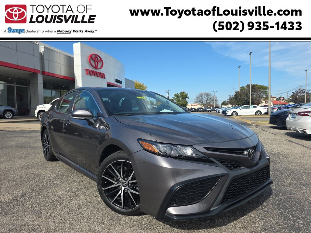 Used 2024 Toyota Camry SE FWD image 1