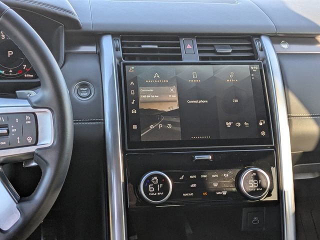 Used 2025 Land Rover Discovery Metropolitan Edition image 16