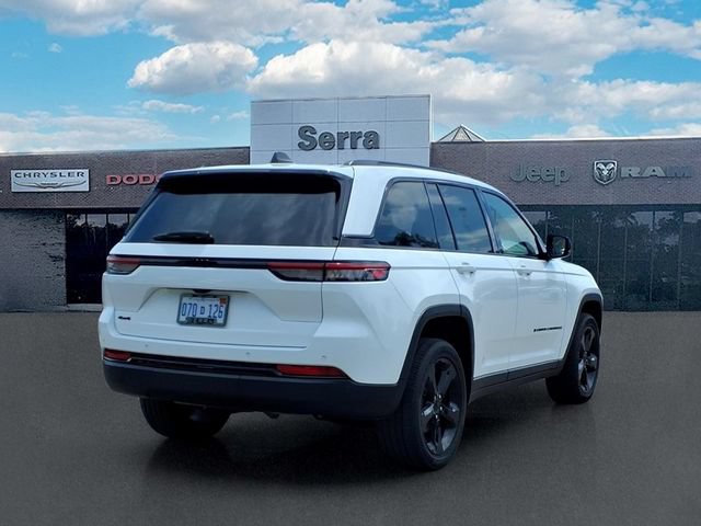 Used 2023 Jeep Grand Cherokee Altitude AWD/4WD image 6
