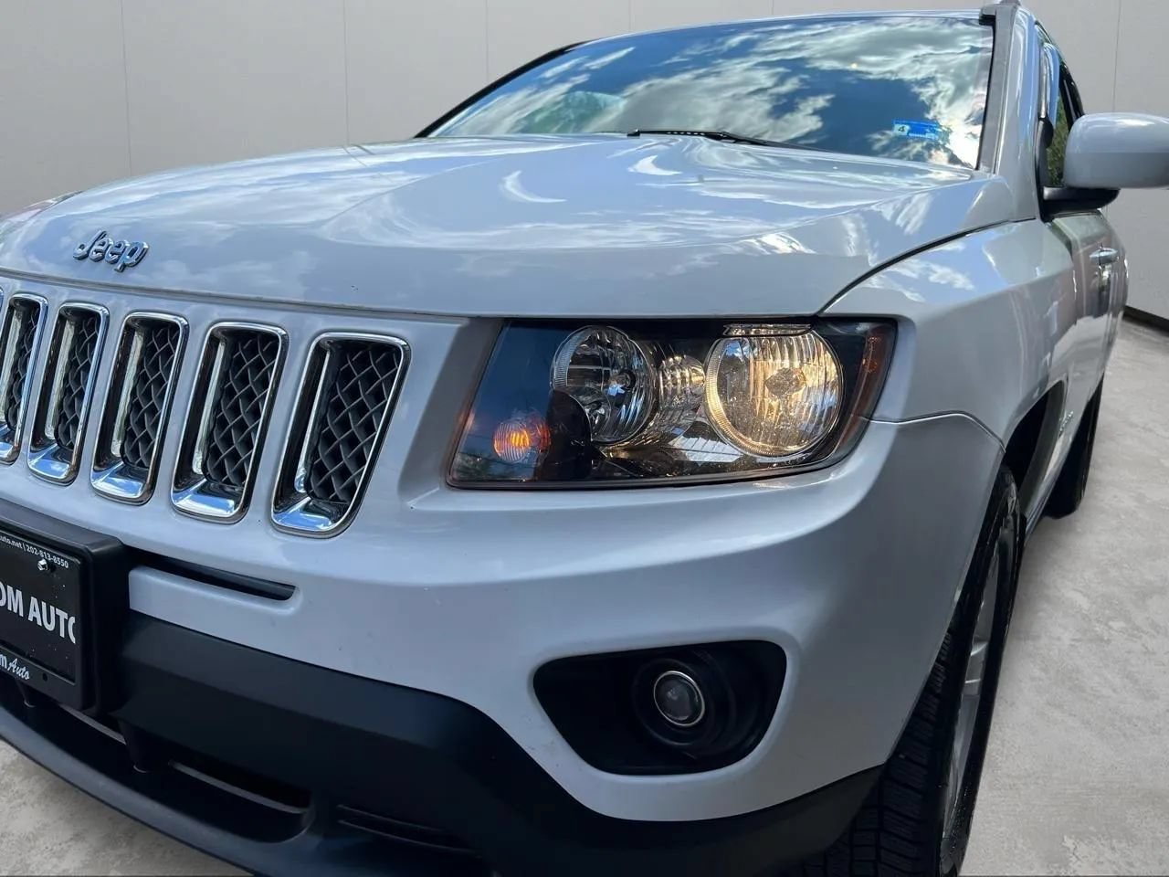 Used 2015 Jeep Compass Latitude AWD/4WD image 4
