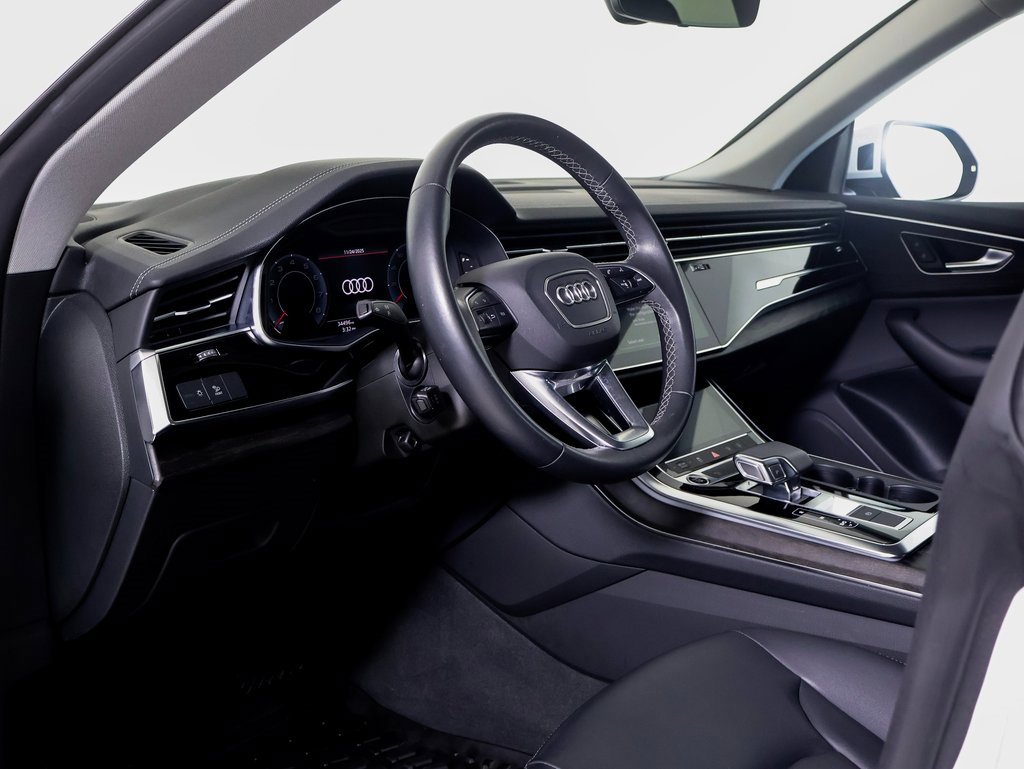 Used 2023 Audi Q8 Premium image 4