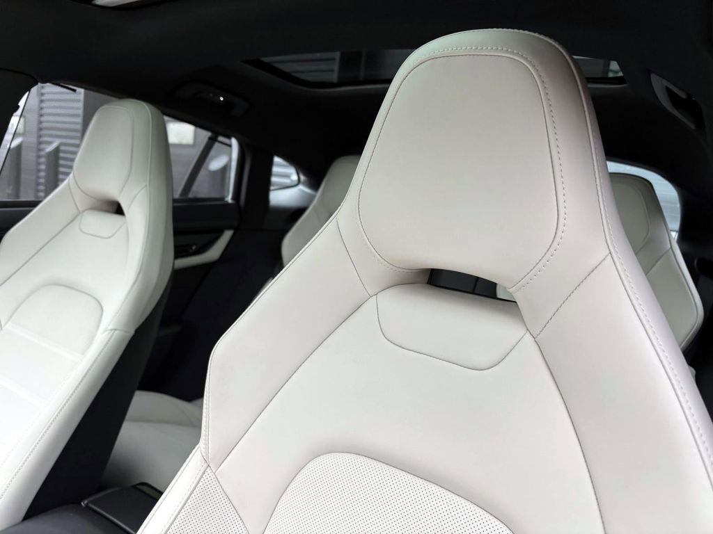 Used 2025 Porsche Panamera 4 image 21