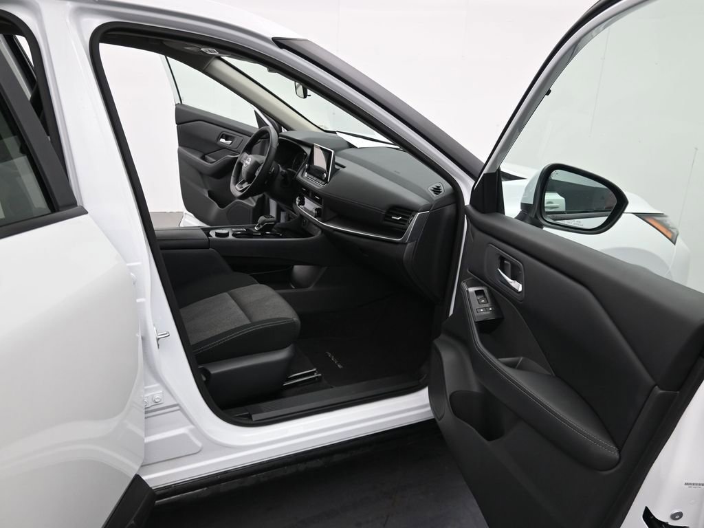 Used 2026 Nissan Rogue SV image 12