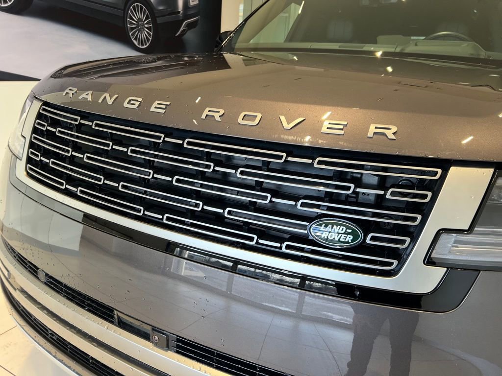 New 2025 Land Rover Range Rover Long Wheelbase SE image 8