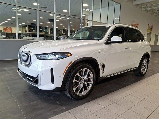 Used 2025 BMW X5 xDrive50e image 3