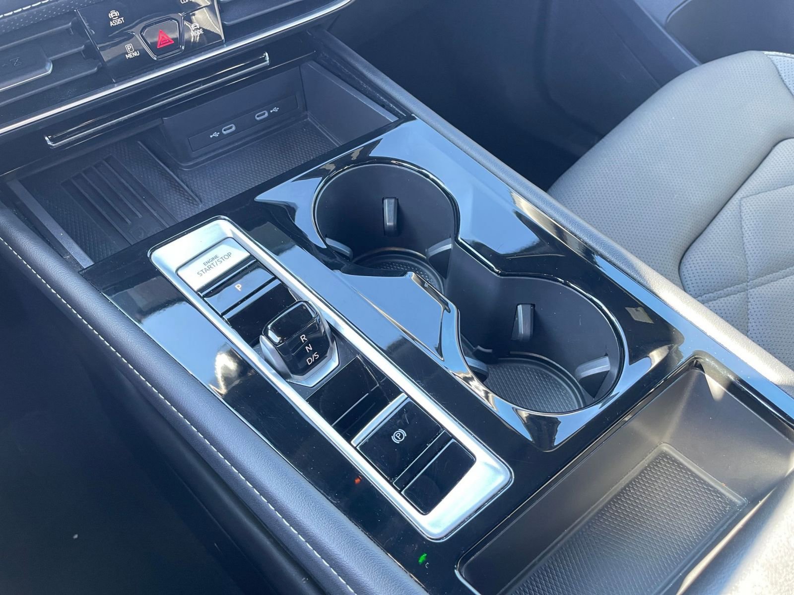 Used 2025 Volkswagen Atlas Cross Sport SE image 41