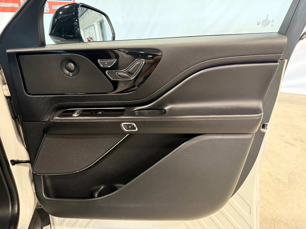 Used 2023 Lincoln Aviator Reserve w/ Elements Package Plus image 31