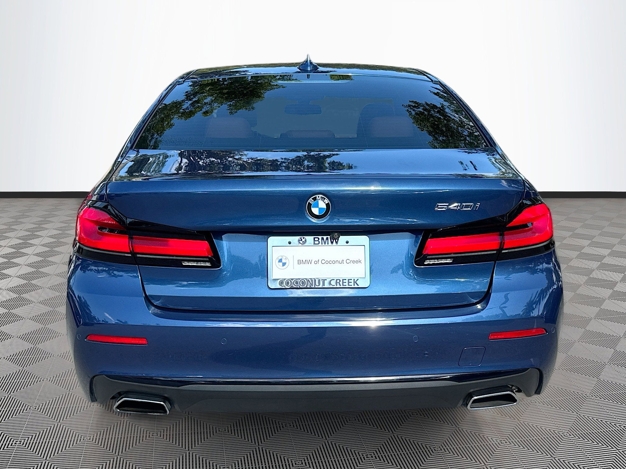 Used 2023 BMW 540i w/ Premium Package image 6