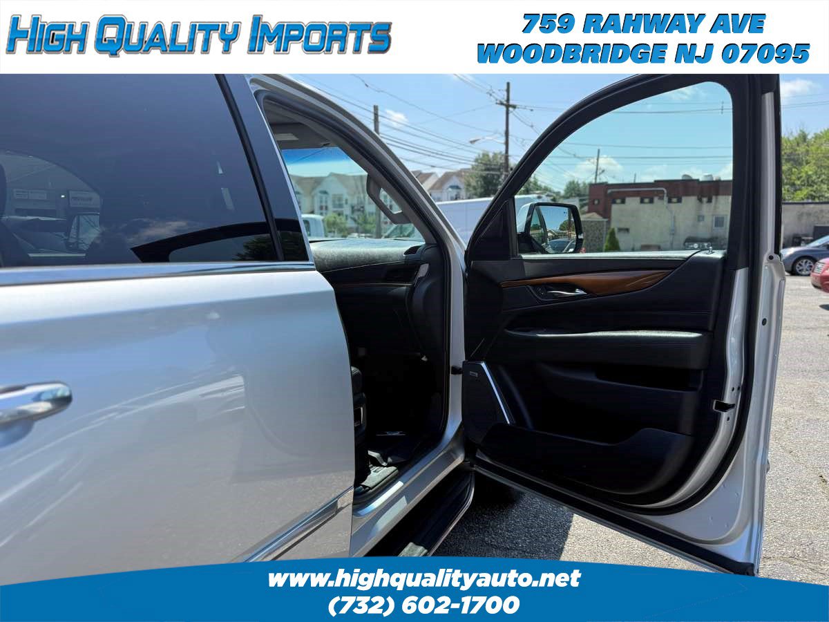 Used 2018 Cadillac Escalade Luxury AWD/4WD image 25