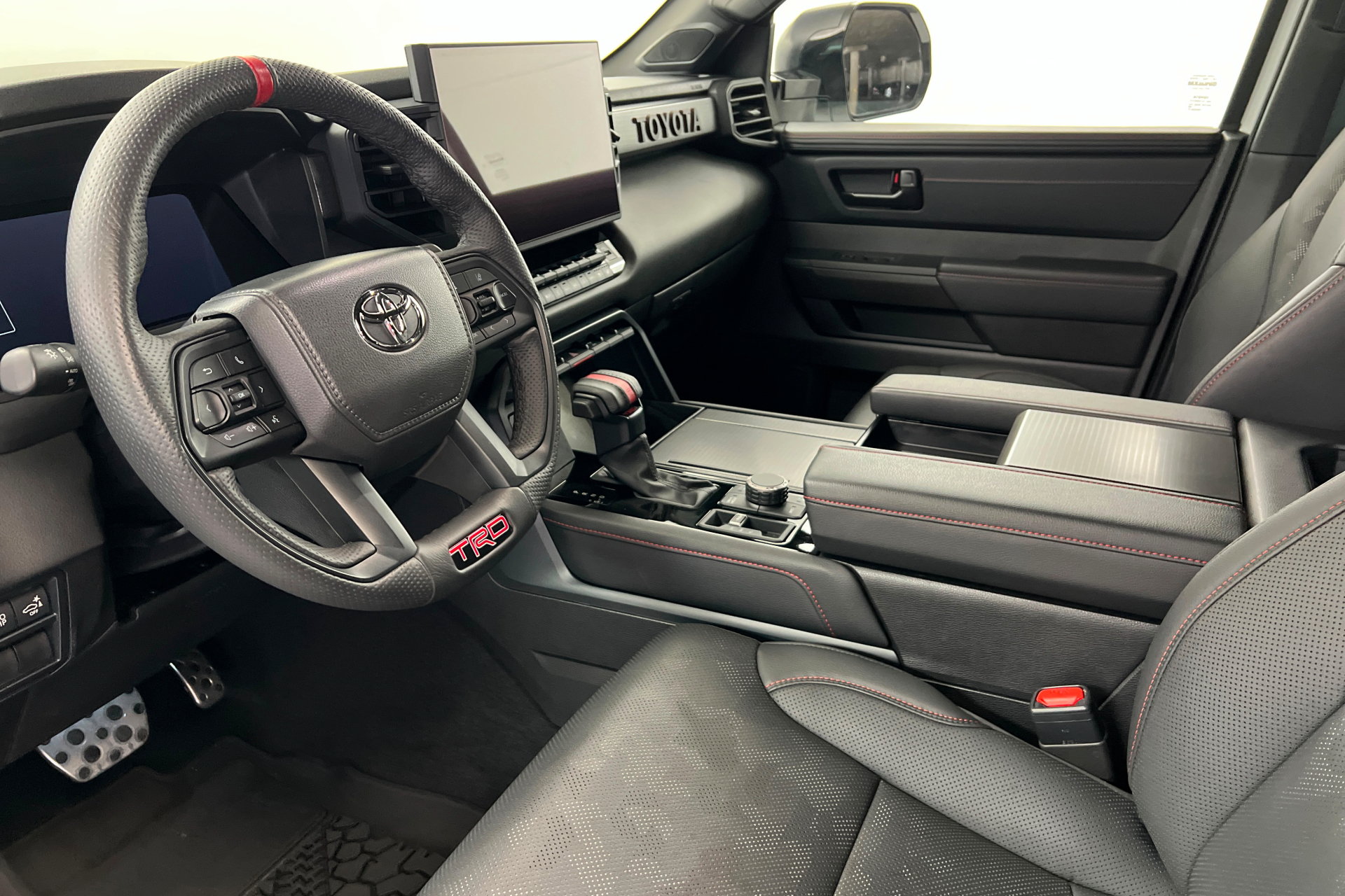 Used 2025 Toyota Sequoia TRD Pro AWD/4WD image 16