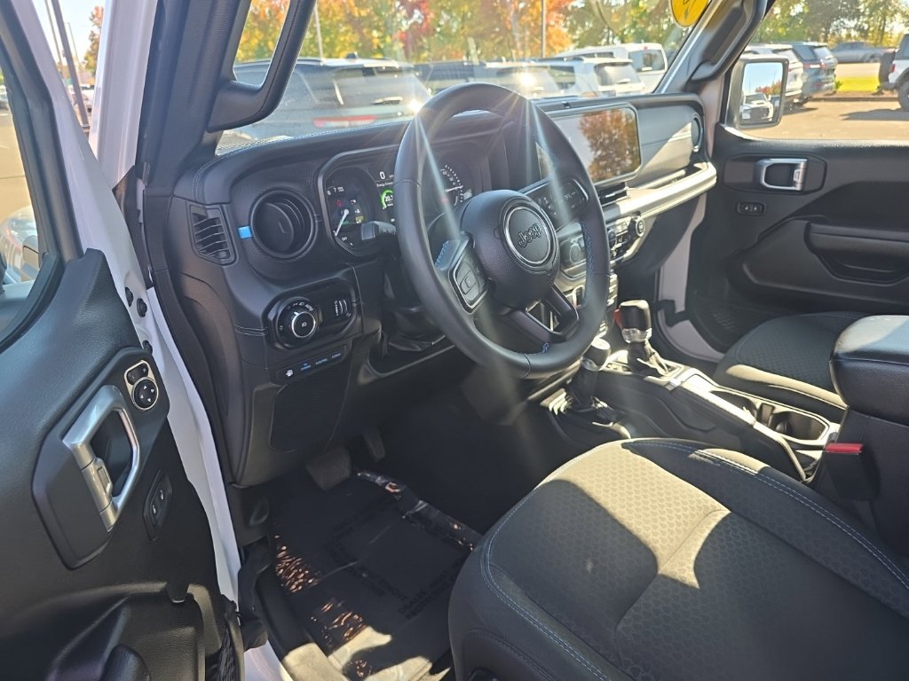 Used 2024 Jeep Wrangler Unlimited Rubicon 4xe w/ Technology Group AWD/4WD image 14