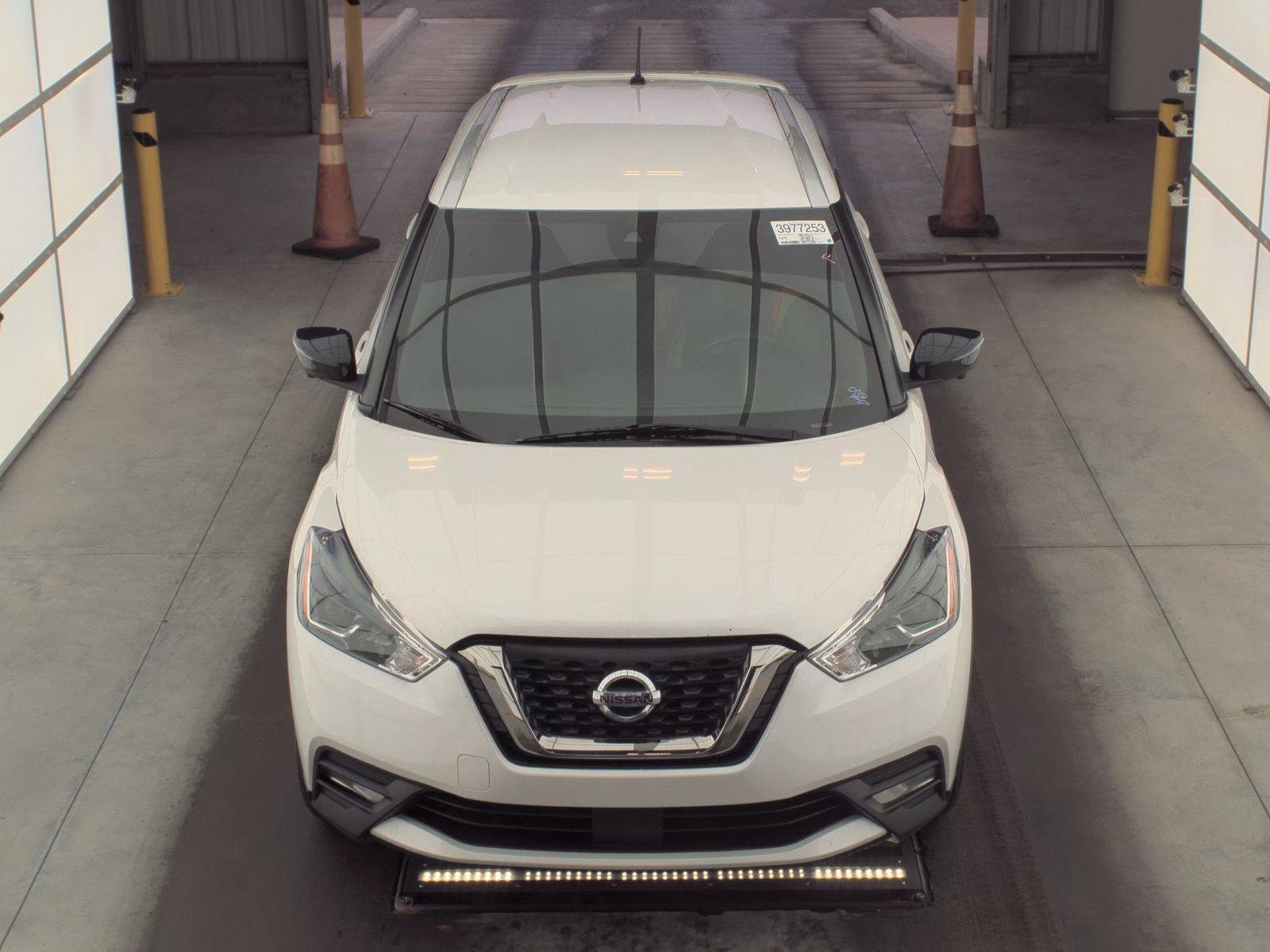 Used 2020 Nissan Kicks SR image 2
