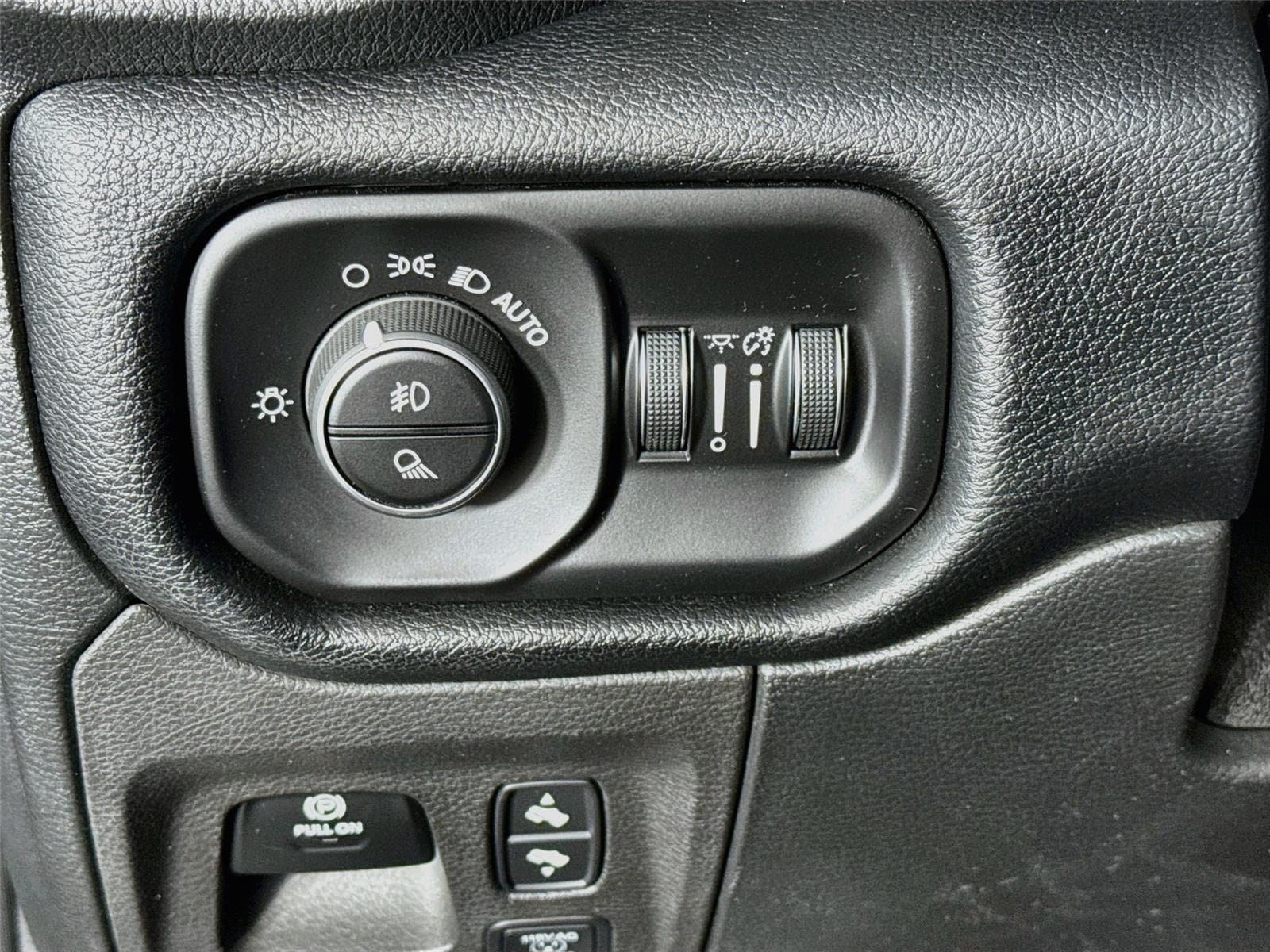Used 2021 RAM 1500 Laramie AWD/4WD image 10