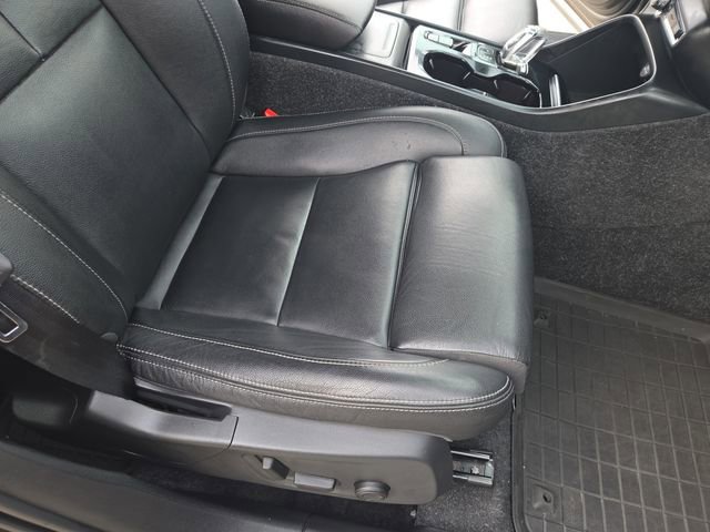 Used 2019 Volvo XC40 T5 Inscription image 32