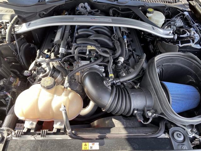 Used 2016 Ford Mustang Shelby GT350 w/ Technology Package image 9